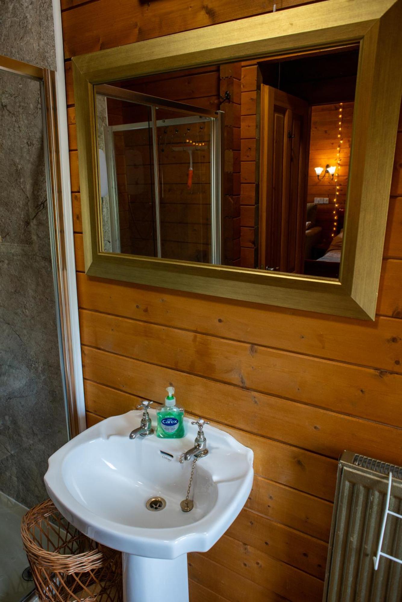 Cherry Cabin - Little Log Cabin In Wales Bettws Cedewain Luaran gambar