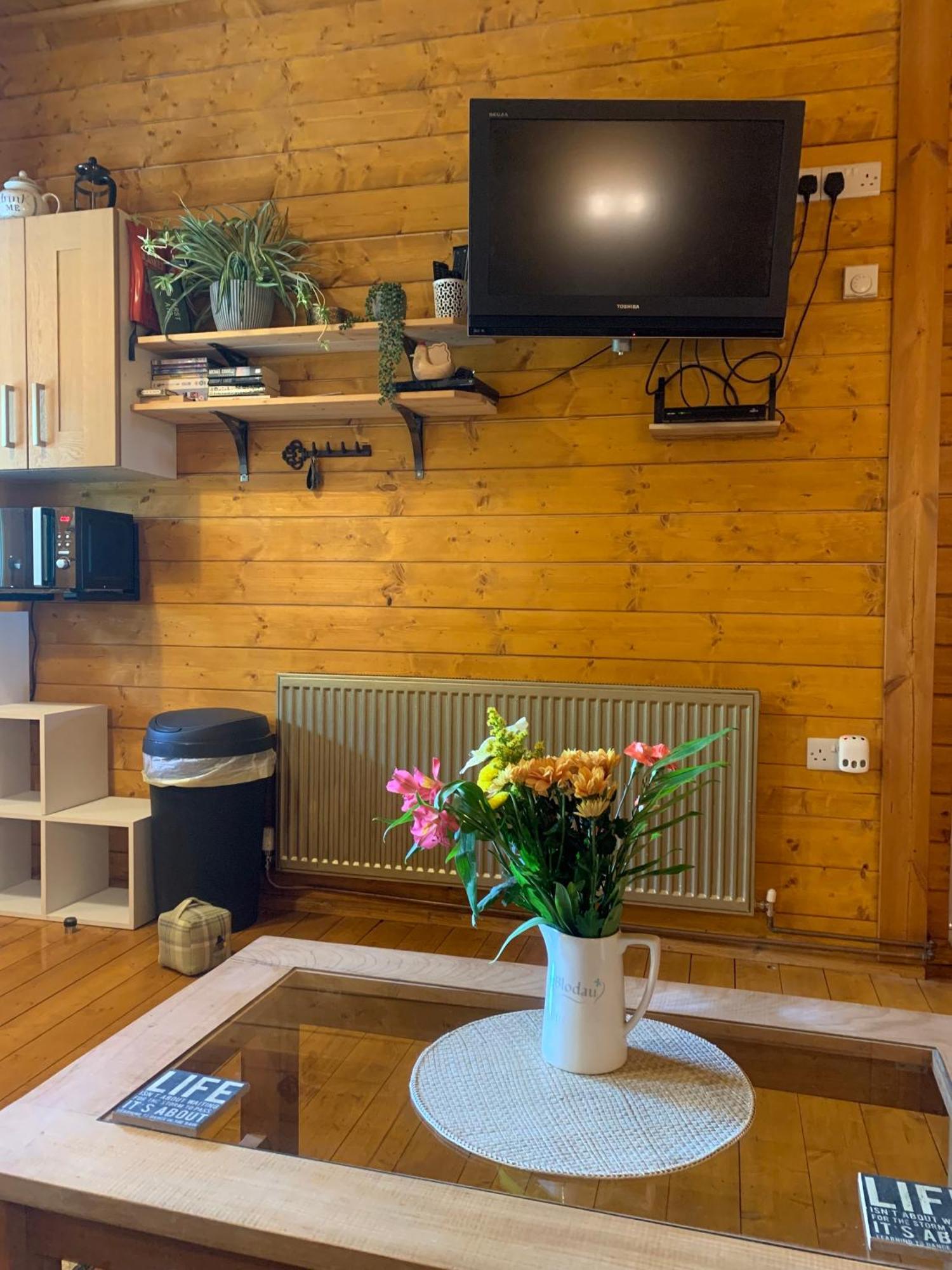 Cherry Cabin - Little Log Cabin In Wales Bettws Cedewain Luaran gambar