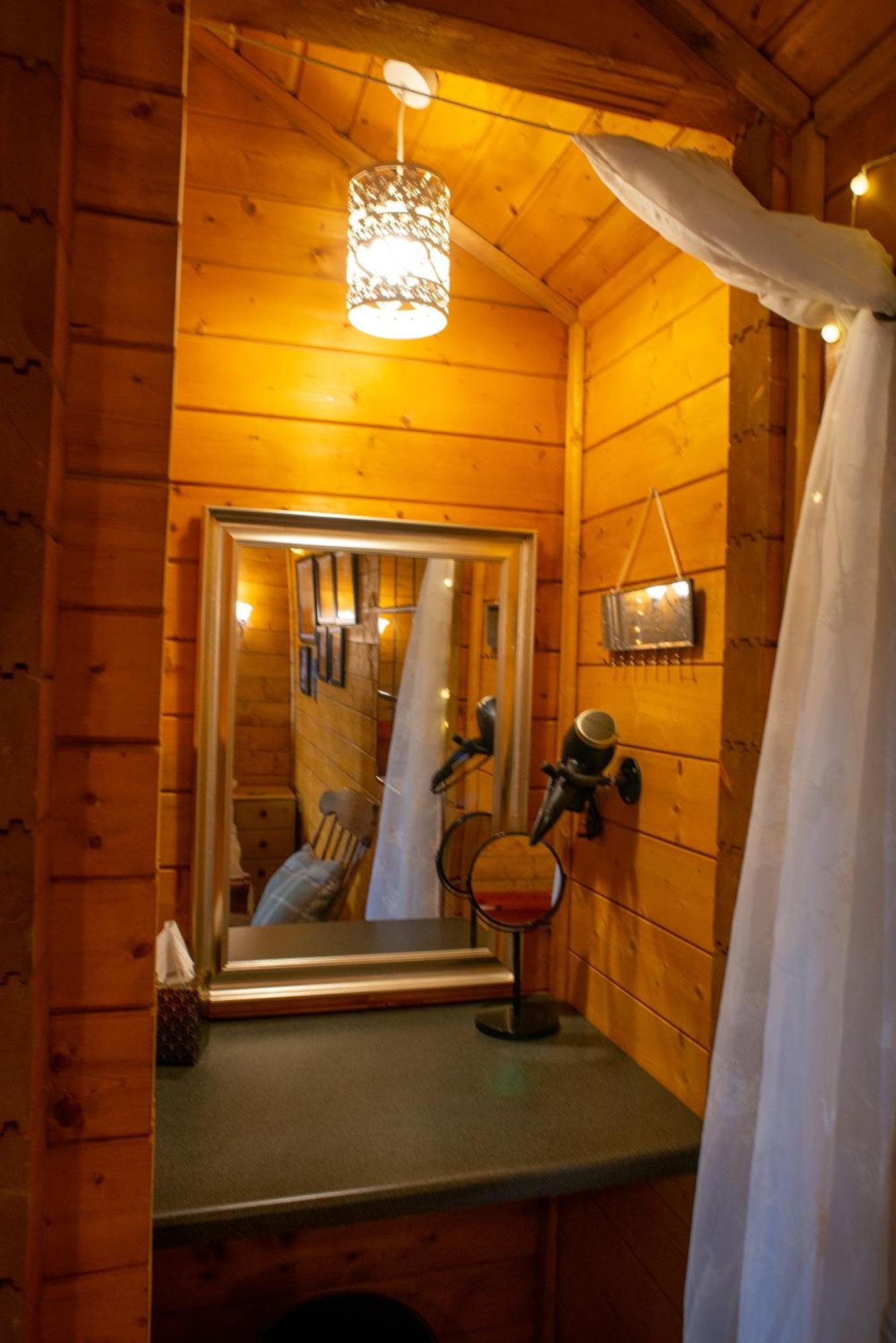 Cherry Cabin - Little Log Cabin In Wales Bettws Cedewain Luaran gambar